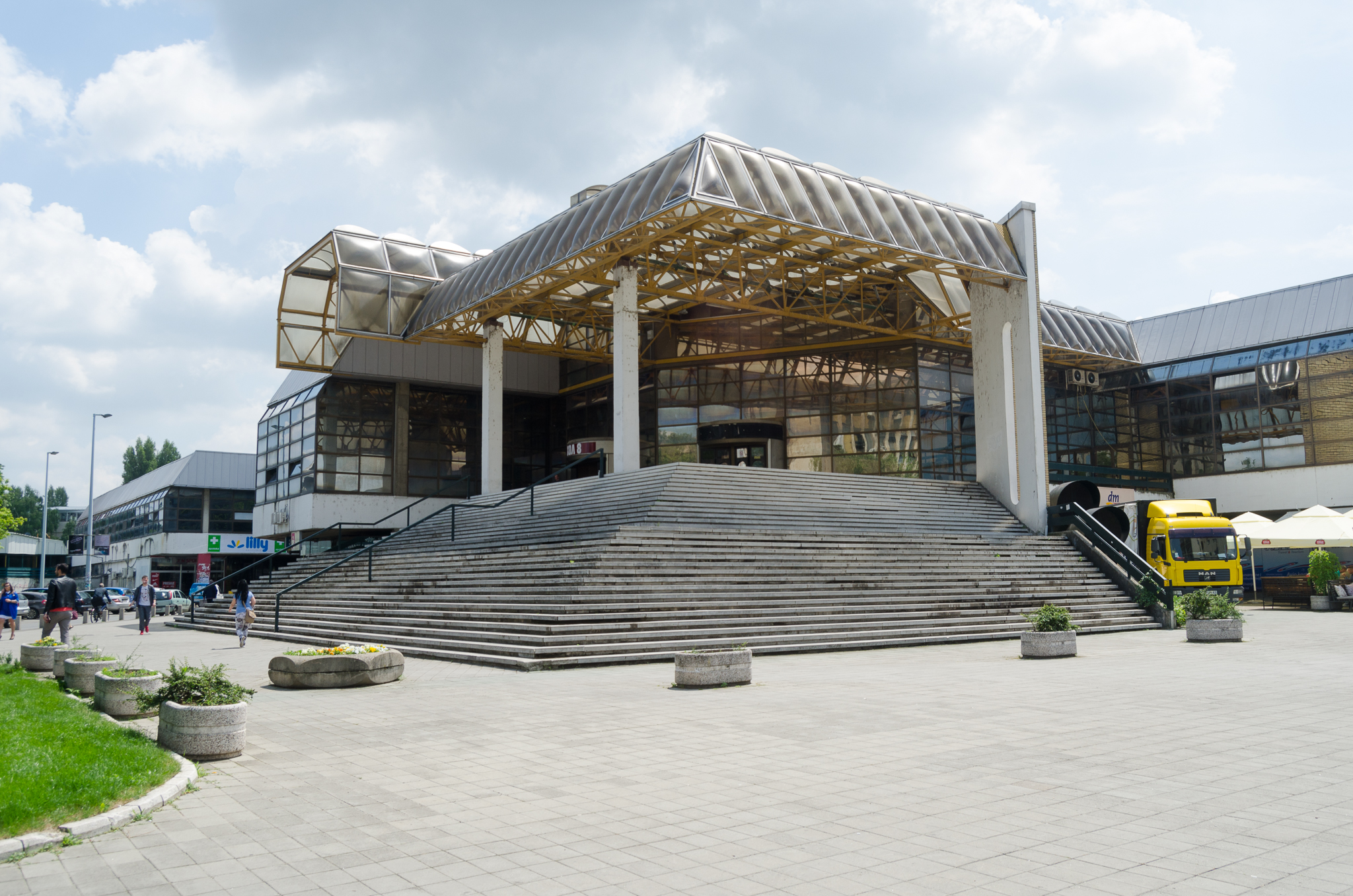 O Centro Desportivo Spc Vojvodina Comumente Designado Por Spens é Um Local  Multifuncional Localizado Em Novi Sad Vojvodina Serbia. Fotografia  Editorial - Imagem de tristeza, elementar: 179021977